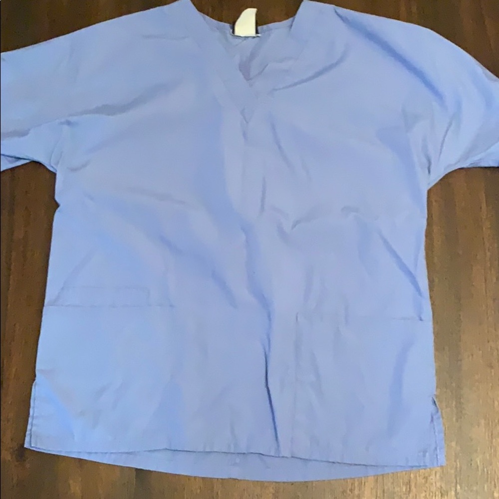 Women’s V-neck scrub top